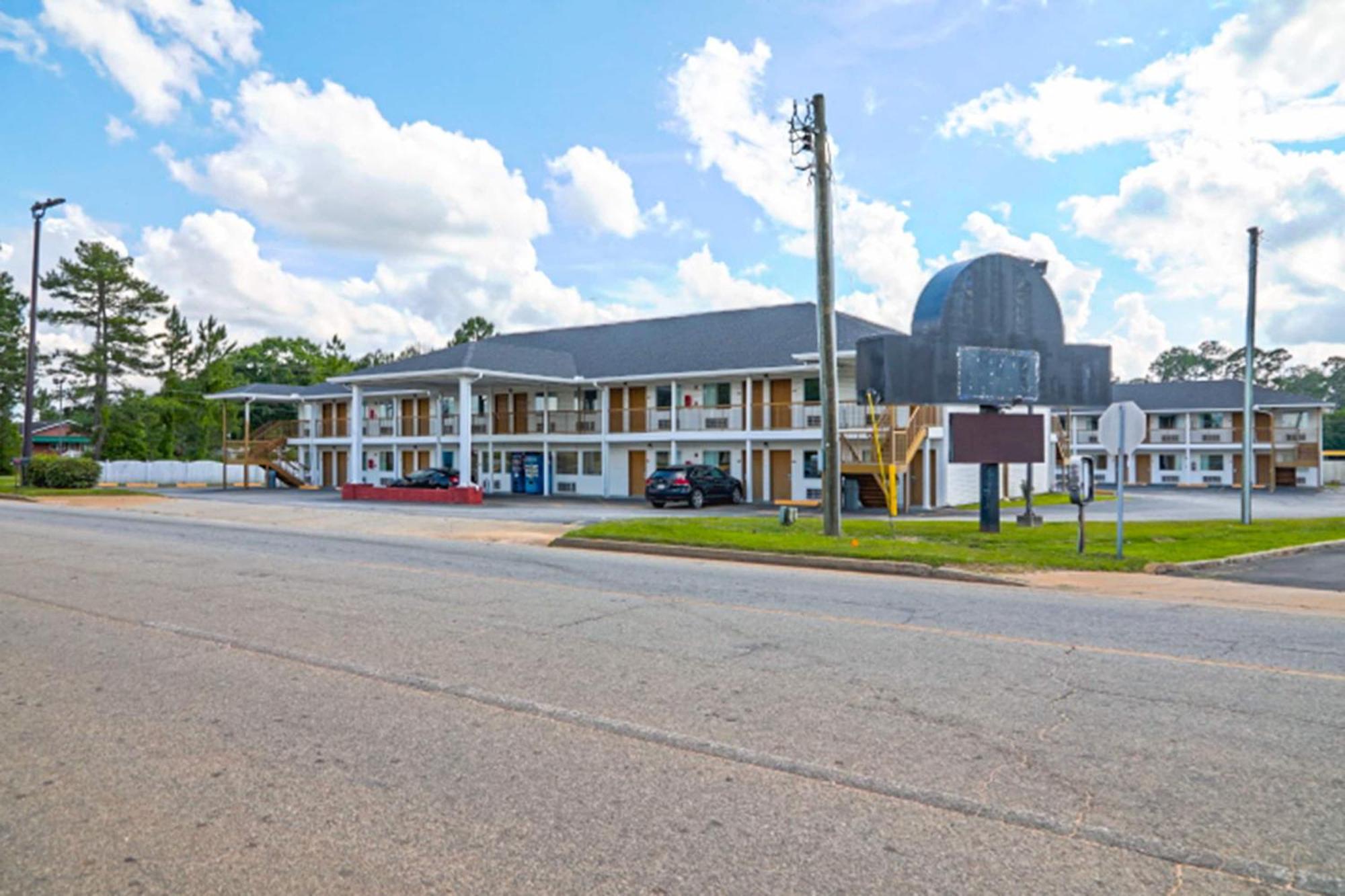 Economy Inn By Oyo Ashburn Exterior photo